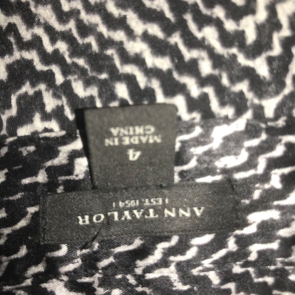 ☑️ANN TAYLOR Silk Blouse - Picture 8 of 8